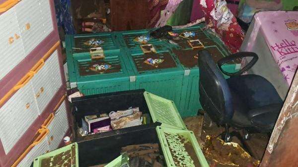 Hujan Deras Picu Longsor di Bogor, 12 Rumah Rusak Tertimpa Hujan Deras Picu Longsor di Bogor, 12 Rumah Rusak Tertimpa
