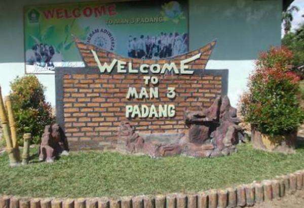 Pelajar Pembawa Bom Rakitan di MAN 3 Padang Ternyata Gabung Grup Pembuat Bahan Peledak Pelajar Pembawa Bom Rakitan di MAN 3 Padang Ternyata Gabung Grup Pembuat Bahan Peledak