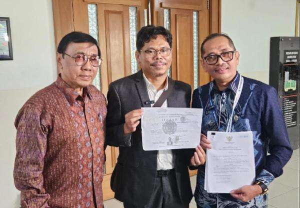 Sidang Kasus Legalisir Ijazah Jokowi, Penggugat Serahkan 13 Alat Bukti Termasuk Dokumen KPU Sidang Kasus Legalisir Ijazah Jokowi, Penggugat Serahkan 13 Alat Bukti Termasuk Dokumen KPU