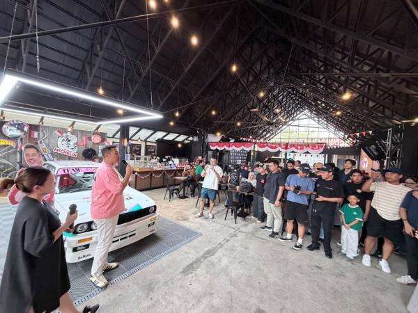 Dua Legenda, Satu Panggung: Rifat Sungkar dan Subhan Aksa Kompak Sapa Bandung Dua Legenda, Satu Panggung: Rifat Sungkar dan Subhan Aksa Kompak Sapa Bandung