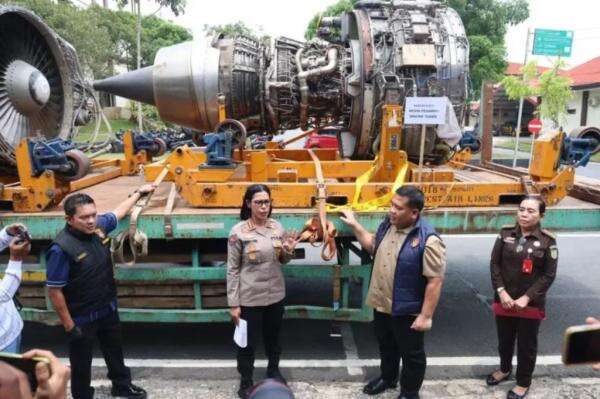 Polda Kepri Bongkar Impor Ilegal 3 Mesin Pesawat Senilai Rp30 Miliar, 4 Orang Tersangka Polda Kepri Bongkar Impor Ilegal 3 Mesin Pesawat Senilai Rp30 Miliar, 4 Orang Tersangka
