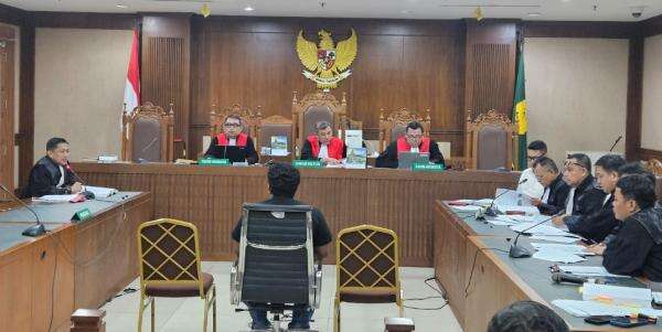 Sempat Mangkir, Terdakwa Kasus Pemerasan Dijemput Paksa Polisi di Tempat Hiburan Malam Sempat Mangkir, Terdakwa Kasus Pemerasan Dijemput Paksa Polisi di Tempat Hiburan Malam