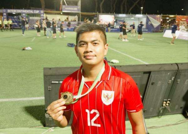 Usai Bawa Timnas Mini Soccer Indonesia Lolos ke Piala Dunia, Christian Wilfandio Rewah Gelar Pernikahan dengan Konsep Mafia Style Usai Bawa Timnas Mini Soccer Indonesia Lolos ke Piala Dunia, Christian Wilfandio Rewah Gelar Pernikahan dengan Konsep Mafia Style