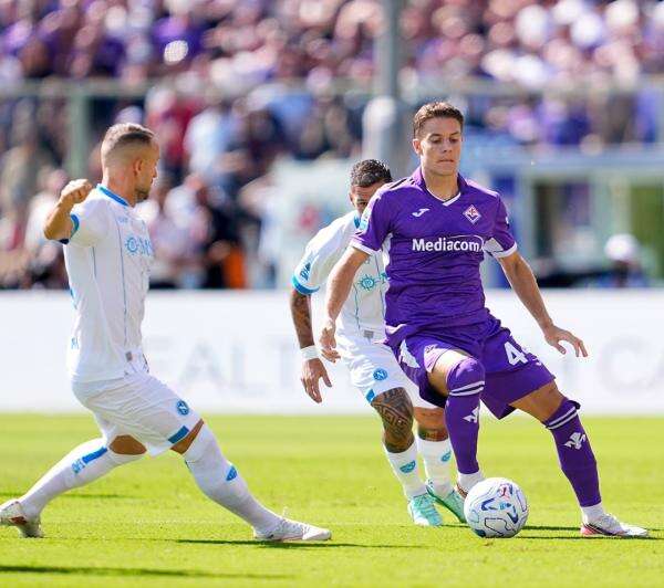 Laga Fiorentina vs Napoli Berakhir Imbang, Gol Gilmour Dibalas Alejandro Jimenez Laga Fiorentina vs Napoli Berakhir Imbang, Gol Gilmour Dibalas Alejandro Jimenez