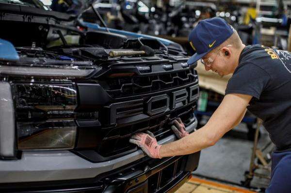 Ford Hentikan F-150 karena Kesulitan Mendapatkan Bahan Baku Utama Ford Hentikan F-150 karena Kesulitan Mendapatkan Bahan Baku Utama
