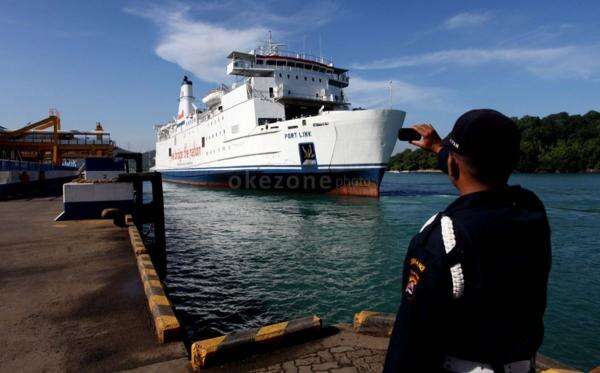 BMKG Pastikan Penyeberangan Selat Sunda Aman di Tengah Erupsi Gunung Anak Krakatau BMKG Pastikan Penyeberangan Selat Sunda Aman di Tengah Erupsi Gunung Anak Krakatau