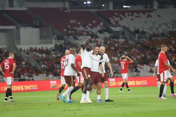 Hasil North London Legends vs United Legends: Legenda Arsenal Permalukan Eks Bintang Man United 3-2 Hasil North London Legends vs United Legends: Legenda Arsenal Permalukan Eks Bintang Man United 3-2