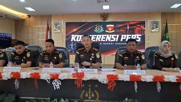 Kejari Subang Geledah 3 Lokasi Terkait Kasus Korupsi Pupuk Subsidi Kejari Subang Geledah 3 Lokasi Terkait Kasus Korupsi Pupuk Subsidi