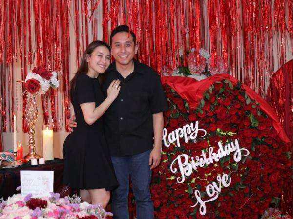 Ayu Ting Ting Rayakan Ultah ke-34 Ditemani Muhammad Kevin Gusnadi, Netizen: Go Publik Ya! Ayu Ting Ting Rayakan Ultah ke-34 Ditemani Muhammad Kevin Gusnadi, Netizen: Go Publik Ya!