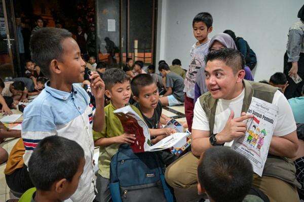 Seskab Teddy Pastikan 45.000 Anak Jalanan Kembali Bersekolah Lewat Sekolah Rakyat Seskab Teddy Pastikan 45.000 Anak Jalanan Kembali Bersekolah Lewat Sekolah Rakyat