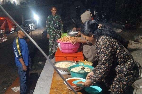 Pemerintah Dirikan 34 Tenda untuk Pengungsi NTT, Salurkan 15.438 Porsi Makanan Pemerintah Dirikan 34 Tenda untuk Pengungsi NTT, Salurkan 15.438 Porsi Makanan