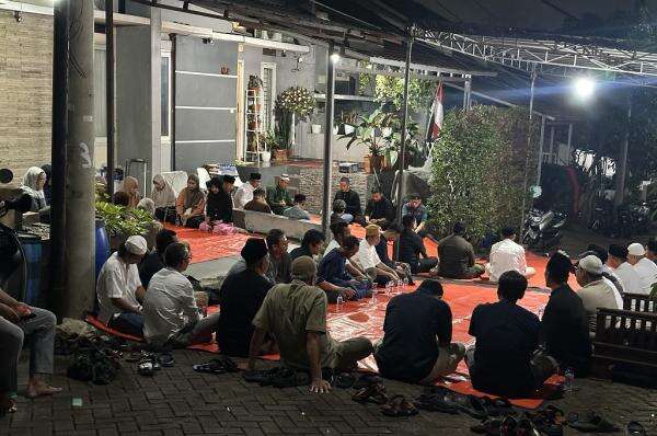 Keluarga Jurnalis iNews Yudistiro Pranoto Gelar Doa Bersama, Harapkan Kabar Baik Keluarga Jurnalis iNews Yudistiro Pranoto Gelar Doa Bersama, Harapkan Kabar Baik