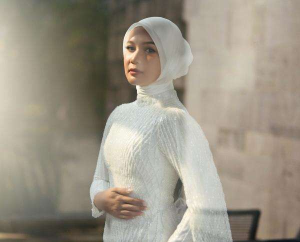 Dea Imut Tampil Anggun Berhijab saat Akad, Punya Alasan Menyentuh soal Takut Dosa di Masa Depan Dea Imut Tampil Anggun Berhijab saat Akad, Punya Alasan Menyentuh soal Takut Dosa di Masa Depan
