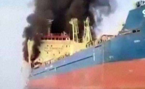 3 Kapal Tanker Meledak dan Terbakar Kena Ranjau Iran di Selat Hormuz 3 Kapal Tanker Meledak dan Terbakar Kena Ranjau Iran di Selat Hormuz
