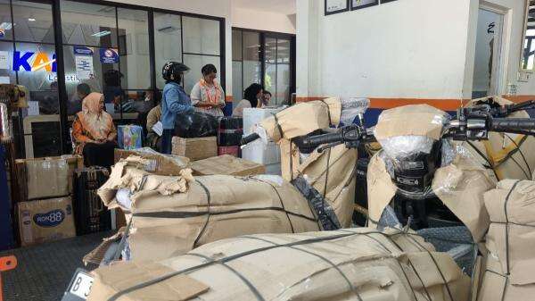 Angkutan Logistik Meningkat Saat Libur Kuliah, 1.425 Motor Dikirim dari Yogyakarta Angkutan Logistik Meningkat Saat Libur Kuliah, 1.425 Motor Dikirim dari Yogyakarta