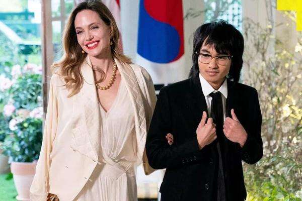 Anak Angelina Jolie dan Brad Pitt, Maddox Resmi Hapus Nama Pitt Anak Angelina Jolie dan Brad Pitt, Maddox Resmi Hapus Nama Pitt