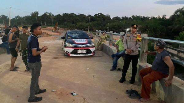 Viral Pengemudi Dikepung Massa hingga Mobil Dirusak di Sarolangun, Ternyata Ini Awal Masalahnya Viral Pengemudi Dikepung Massa hingga Mobil Dirusak di Sarolangun, Ternyata Ini Awal Masalahnya