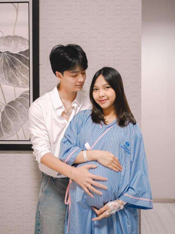 Meyden dan Hengky Resmi Jadi Orangtua, Umumkan Nama Anak Pertama Meyden dan Hengky Resmi Jadi Orangtua, Umumkan Nama Anak Pertama