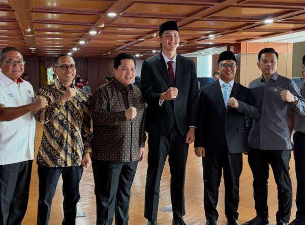 Mitchell Baker Resmi WNI, Erick Thohir Yakin Lini Depan Timnas Indonesia Makin Tajam! Mitchell Baker Resmi WNI, Erick Thohir Yakin Lini Depan Timnas Indonesia Makin Tajam!
