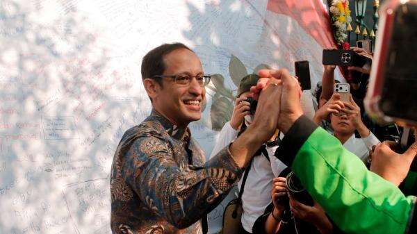 Perbandingan Gaji Nadiem Makarim saat jadi CEO Gojek vs Mendikbud era Jokowi Perbandingan Gaji Nadiem Makarim saat jadi CEO Gojek vs Mendikbud era Jokowi