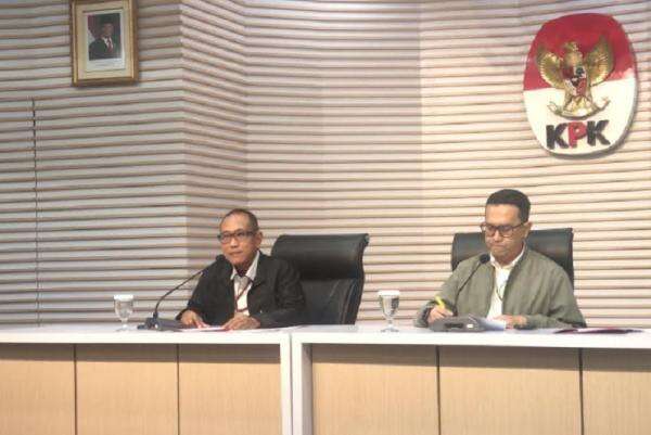 Breaking News: KPK Tahan Eks Kakanwil DJP Muhammad Haniv Tersangka Kasus Gratifikasi Rp20,7 Miliar Breaking News: KPK Tahan Eks Kakanwil DJP Muhammad Haniv Tersangka Kasus Gratifikasi Rp20,7 Miliar
