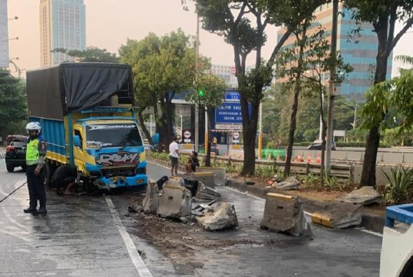 4 Kecelakaan Truk di Jalur Transjakarta dalam Sebulan, Pramono Minta Dishub Tindak Tegas 4 Kecelakaan Truk di Jalur Transjakarta dalam Sebulan, Pramono Minta Dishub Tindak Tegas