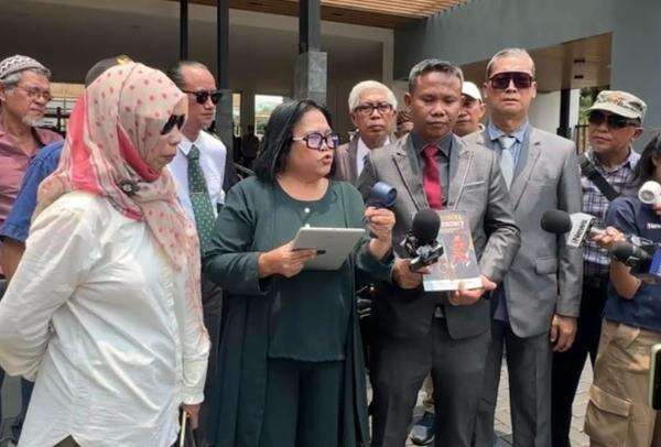 Datangi Gedung DPR, Khozinudin Cs Sampaikan Aduan Pemakzulan Gibran Datangi Gedung DPR, Khozinudin Cs Sampaikan Aduan Pemakzulan Gibran
