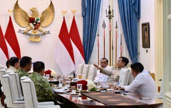 Prabowo Bertemu Wakil Panglima TNI dan 3 Kepala Staf di Istana, Ini yang Dibahas Prabowo Bertemu Wakil Panglima TNI dan 3 Kepala Staf di Istana, Ini yang Dibahas