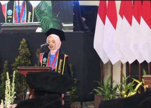 Haru, Wisudawati Polije Korban Gempa NTT Lulus Tepat Waktu meski Rumah Hancur Haru, Wisudawati Polije Korban Gempa NTT Lulus Tepat Waktu meski Rumah Hancur