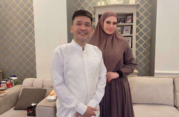 Foto Bareng, Ruben Onsu dan Cathrine Wilson Ramai Didoakan Berjodoh Foto Bareng, Ruben Onsu dan Cathrine Wilson Ramai Didoakan Berjodoh