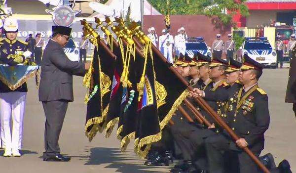 Prabowo Beri Penghargaan Nugraha Sakanti ke Polda Riau di Hari Bhayangkara Ke-80 Prabowo Beri Penghargaan Nugraha Sakanti ke Polda Riau di Hari Bhayangkara Ke-80