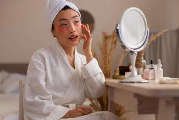 Skincare yang Harus Dihindari Perempuan di Usia 40 Tahunan Skincare yang Harus Dihindari Perempuan di Usia 40 Tahunan