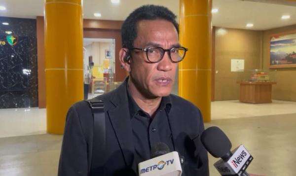Kuasa Hukum Prioritaskan Roy Suryo-Dokter Tifa Tak Ditahan saat Penyerahan ke Kejaksaan Kuasa Hukum Prioritaskan Roy Suryo-Dokter Tifa Tak Ditahan saat Penyerahan ke Kejaksaan