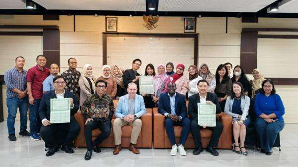Program Doktor Akuntansi Ubaya-UMCS Polandia Perkuat Kerja Sama Riset dan Akademik Program Doktor Akuntansi Ubaya-UMCS Polandia Perkuat Kerja Sama Riset dan Akademik