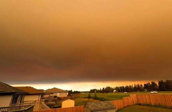 Mencekam! Langit Kanada Berubah Jadi Oranye akibat Kebakaran Hutan Dahsyat Mencekam! Langit Kanada Berubah Jadi Oranye akibat Kebakaran Hutan Dahsyat