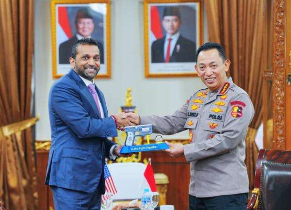 Kapolri Bahas Penguatan Kerja Sama Kejahatan Transnasional dengan Direktur FBI Kapolri Bahas Penguatan Kerja Sama Kejahatan Transnasional dengan Direktur FBI