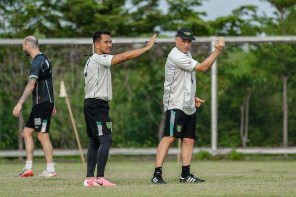 Bernardo Tavares Blak-blakan soal Pemain Asing Baru Persebaya, Ungkap Masalah yang Mengkhawatirkan Bernardo Tavares Blak-blakan soal Pemain Asing Baru Persebaya, Ungkap Masalah yang Mengkhawatirkan