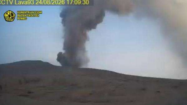 Gunung Anak Krakatau Erupsi 11 Kali Hari Ini, Semburkan Abu Vulkanik 400 Meter Gunung Anak Krakatau Erupsi 11 Kali Hari Ini, Semburkan Abu Vulkanik 400 Meter
