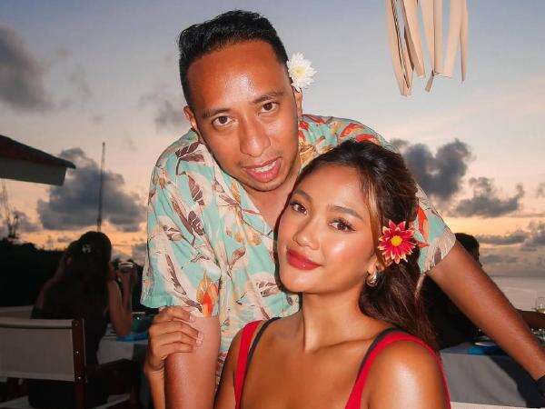 Perjalanan Cinta Marion Jola dan Dennis Talakua, Sempat Terhalang Restu Endingnya Lamaran Perjalanan Cinta Marion Jola dan Dennis Talakua, Sempat Terhalang Restu Endingnya Lamaran