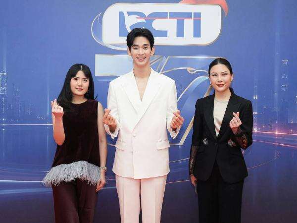 Angela Tanoesoedibjo dan Valencia Tanoesoedibjo Sambut Hangat Kim Soo Hyun di Mahakarya RCTI 37 Angela Tanoesoedibjo dan Valencia Tanoesoedibjo Sambut Hangat Kim Soo Hyun di Mahakarya RCTI 37