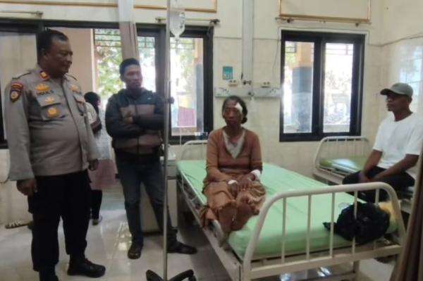 Nenek di Situbondo Kena Peluru Nyasar Senapan Angin, Luka di Lengan dan Dahi Nenek di Situbondo Kena Peluru Nyasar Senapan Angin, Luka di Lengan dan Dahi