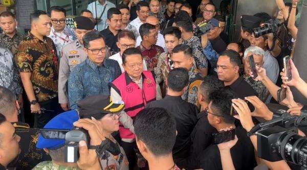 Berkas Perkara Febrie Adriansyah Resmi Dilimpahkan ke Kejari Jaksel Berkas Perkara Febrie Adriansyah Resmi Dilimpahkan ke Kejari Jaksel