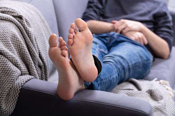 Dokter Ungkap Penyebab Bau Kaki yang Sebenarnya, Ternyata Bukan Karena Keringat Dokter Ungkap Penyebab Bau Kaki yang Sebenarnya, Ternyata Bukan Karena Keringat