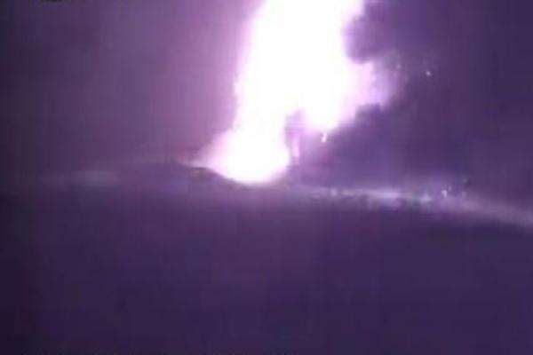 Gunung Anak Krakatau Erupsi, Lontarkan Lava Pijar Disertai Dentuman Gunung Anak Krakatau Erupsi, Lontarkan Lava Pijar Disertai Dentuman