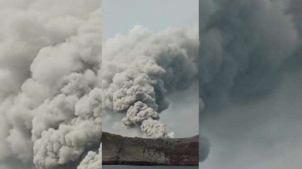 Abu Vulkanik Anak Krakatau Capai Pulau Sebesi, Nelayan Kembali ke Darat Abu Vulkanik Anak Krakatau Capai Pulau Sebesi, Nelayan Kembali ke Darat