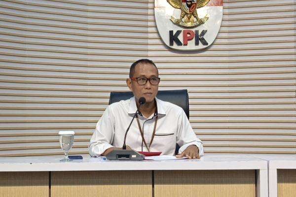 KPK Tahan Tiga Tersangka Kasus Suap Dana Hibah Pokmas Jatim KPK Tahan Tiga Tersangka Kasus Suap Dana Hibah Pokmas Jatim