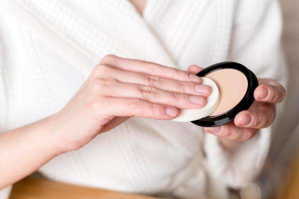 Rekomendasi 3 Bedak yang Bikin Glowing Pas Kena Keringat, Andalan Buat Pekerja Lapangan! Rekomendasi 3 Bedak yang Bikin Glowing Pas Kena Keringat, Andalan Buat Pekerja Lapangan!