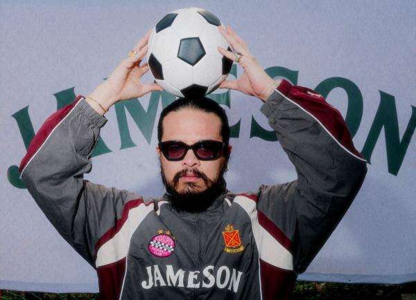 Perpaduan Unik Musik, Fesyen, dan Sepak Bola Lewat Kolaborasi Eksklusif J Balvin dan KidSuper Perpaduan Unik Musik, Fesyen, dan Sepak Bola Lewat Kolaborasi Eksklusif J Balvin dan KidSuper