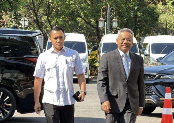 Suahasil Tiba di Kompleks Istana Presiden di Tengah Isu Reshuffle Kabinet Suahasil Tiba di Kompleks Istana Presiden di Tengah Isu Reshuffle Kabinet