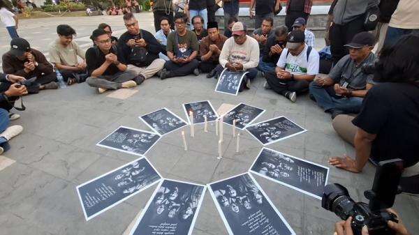 5 Jurnalis dan 3 Kru Kapal Hilang di Sekitar Anak Krakatau, Doa Bersama Digelar di Surabaya 5 Jurnalis dan 3 Kru Kapal Hilang di Sekitar Anak Krakatau, Doa Bersama Digelar di Surabaya